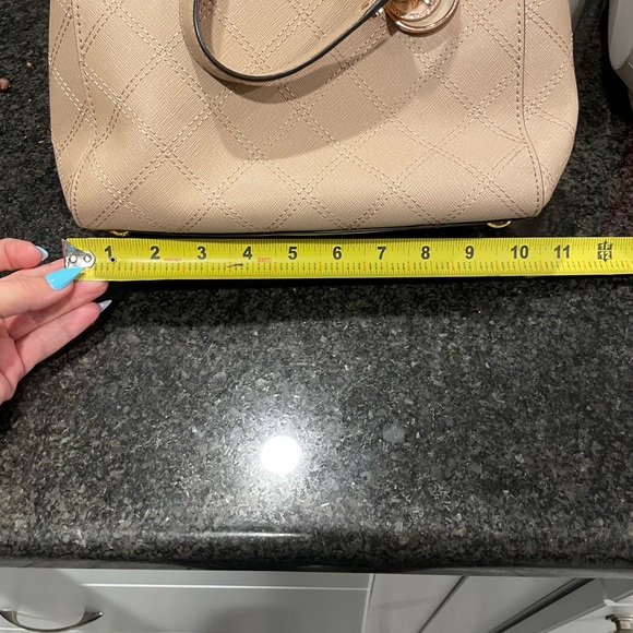 MK Cynthia satchel. Small. - Picture 8 of 11